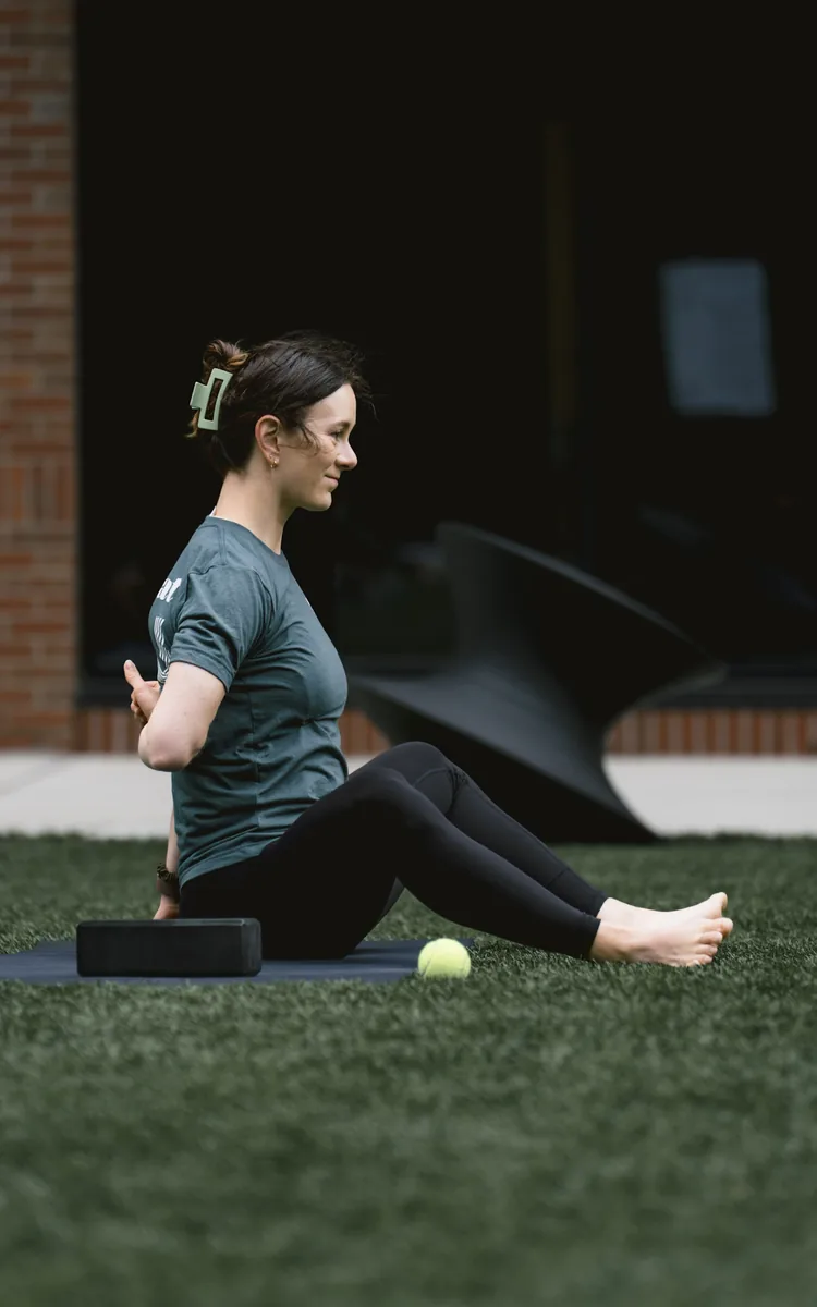 Outdoor Kinstretch class hosted by Sisu and Pomegranate Market, photographed by Lloyd Duimstra at Cherapa Place in downtown Sioux Falls SD