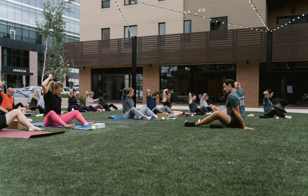 Outdoor Kinstretch class hosted by Sisu and Pomegranate Market, photographed by Lloyd Duimstra at Cherapa Place in downtown Sioux Falls SD