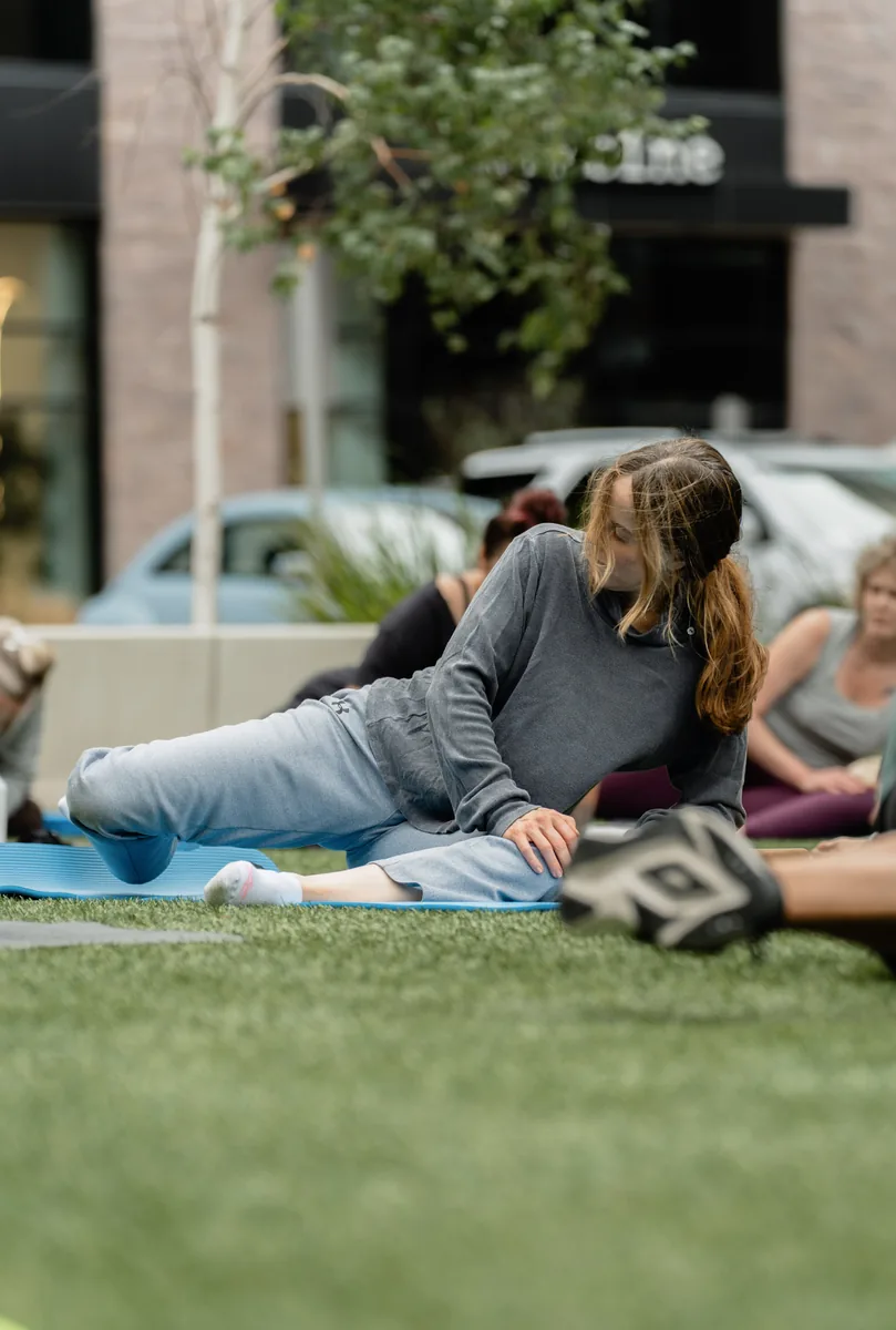 Outdoor Kinstretch class hosted by Sisu and Pomegranate Market, photographed by Lloyd Duimstra at Cherapa Place in downtown Sioux Falls SD