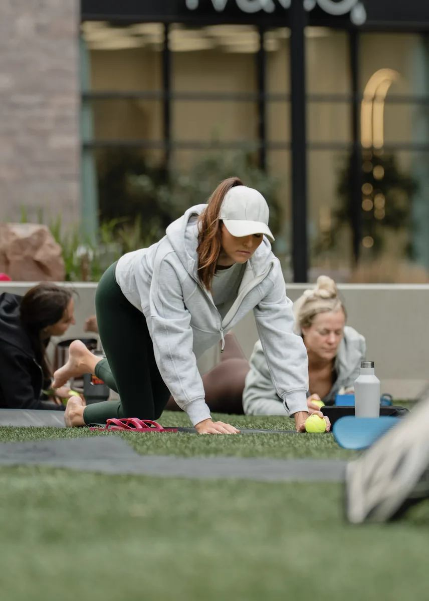Outdoor Kinstretch class hosted by Sisu and Pomegranate Market, photographed by Lloyd Duimstra at Cherapa Place in downtown Sioux Falls SD