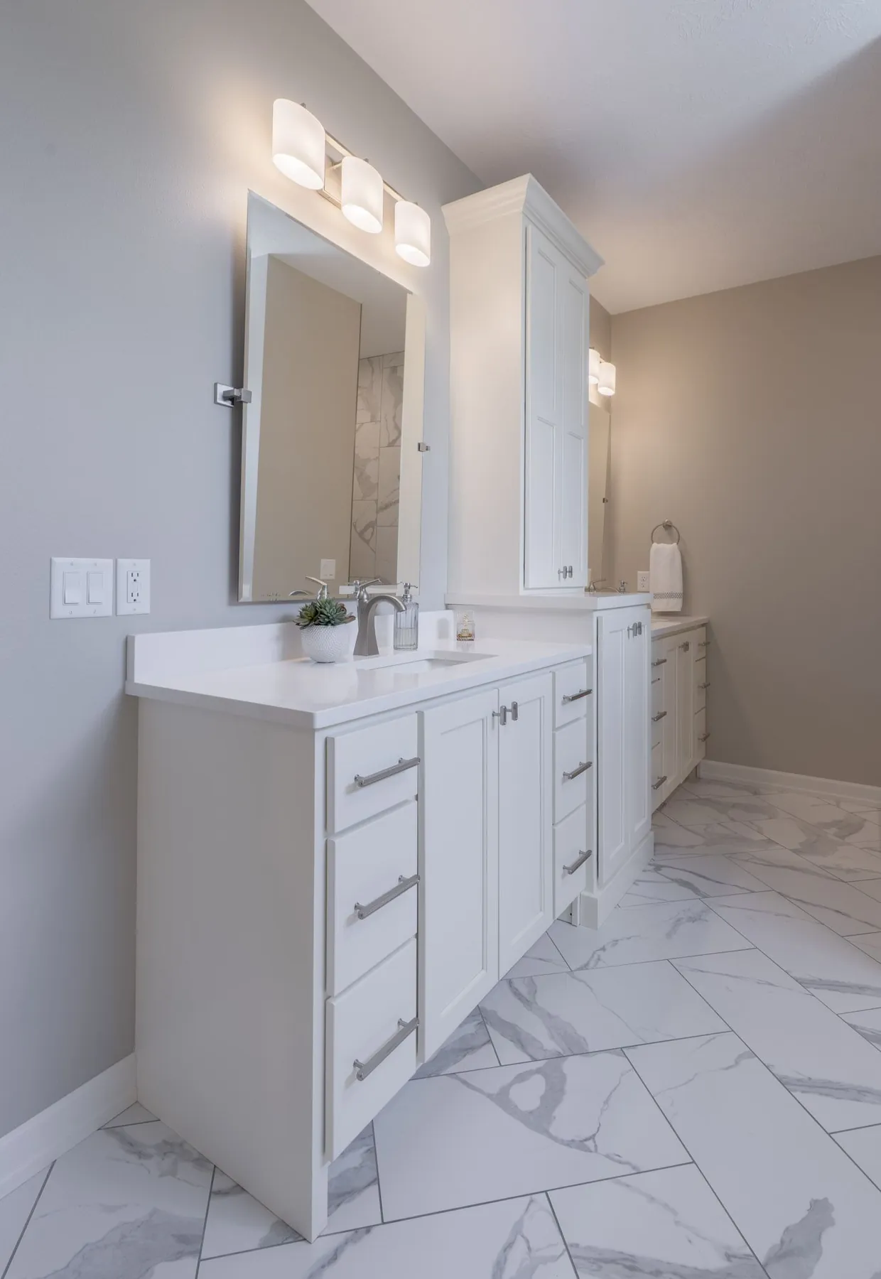 Double vanity in a marble bathroom, real estate photography Sioux Falls SD